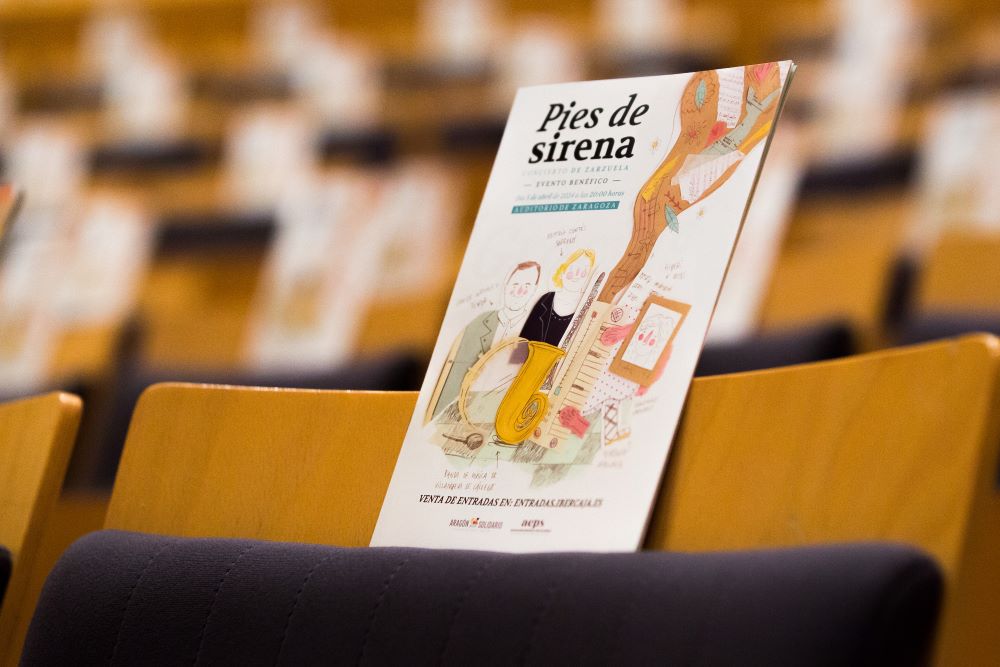 Programa de mano del concierto benéfico Pies de Sirena con la información del evento y los artistas participantes.